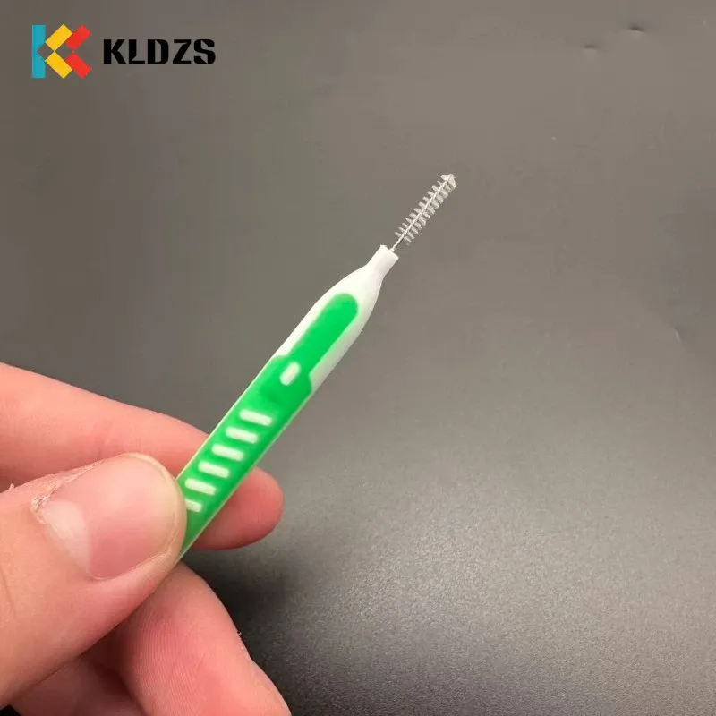 Escova Interdental Push-Pull