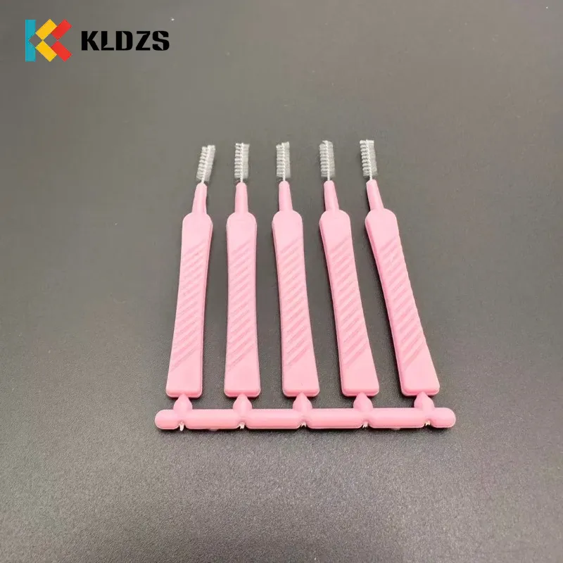 Escova interdental em forma de chuveiro